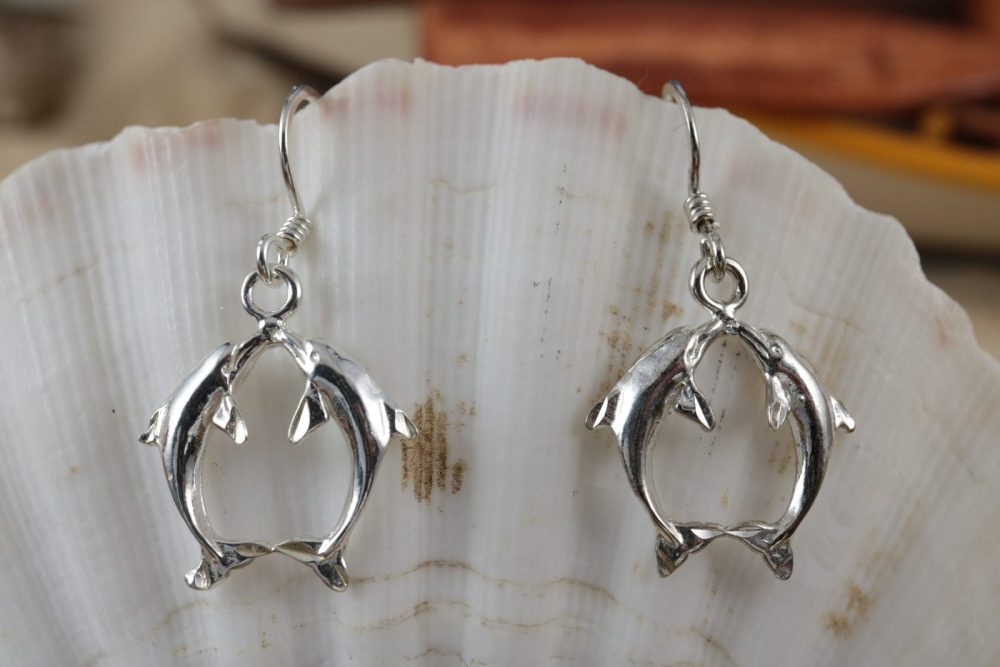 Kissing dolphin earrings sale